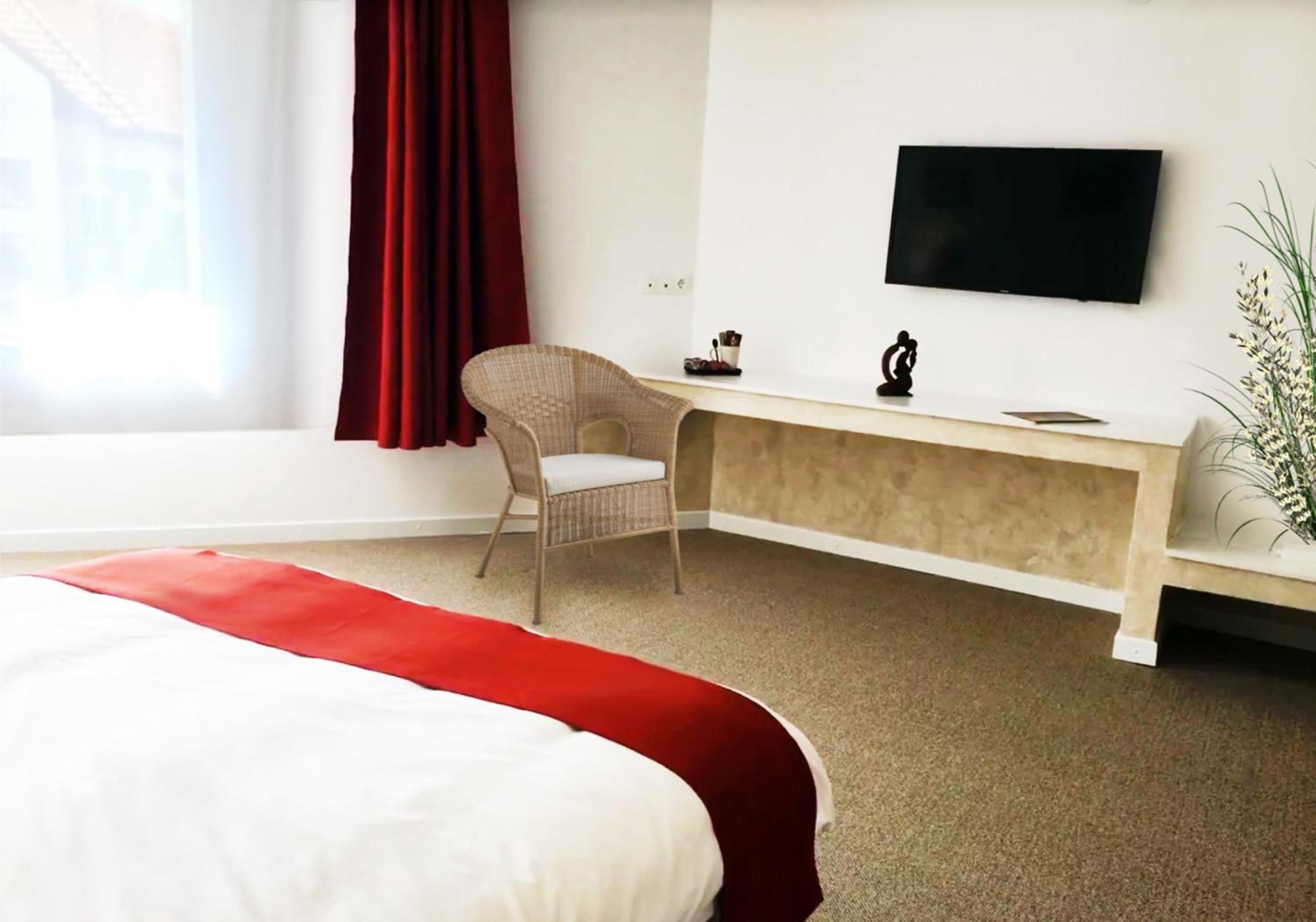 Csiki Hotel Меркуря-Чук Экстерьер фото