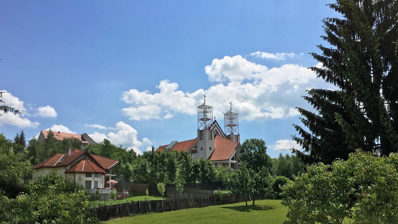 Csiki Hotel Меркуря-Чук Экстерьер фото