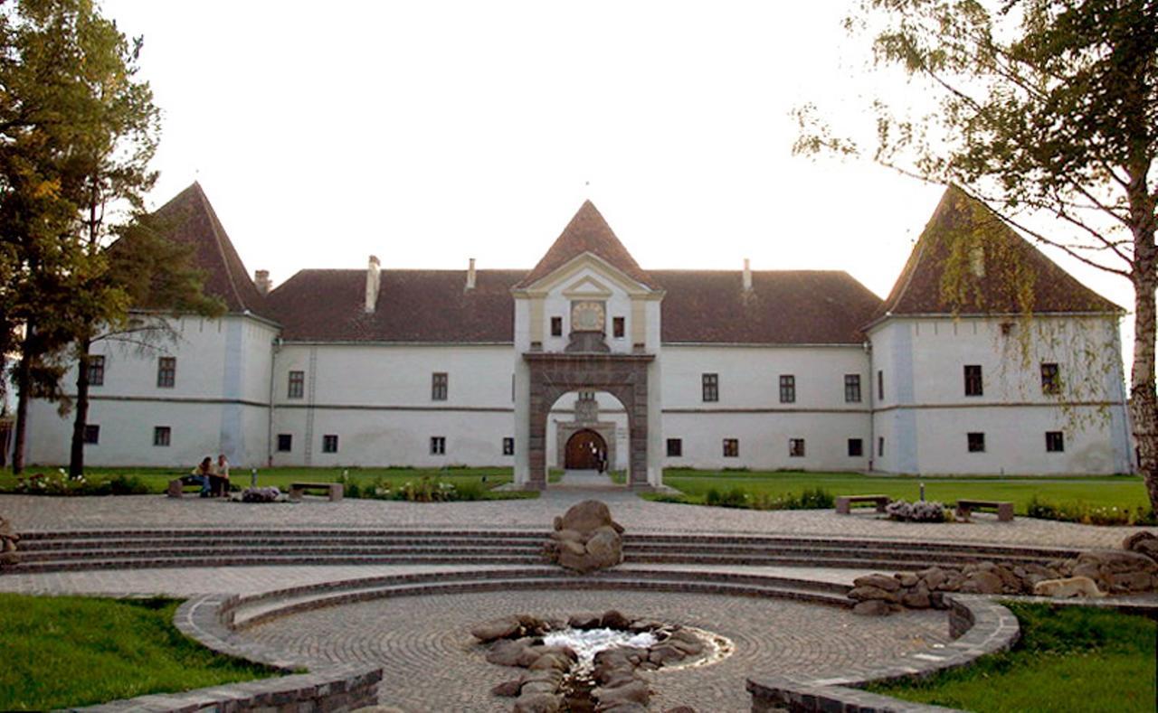 Csiki Hotel Меркуря-Чук Экстерьер фото